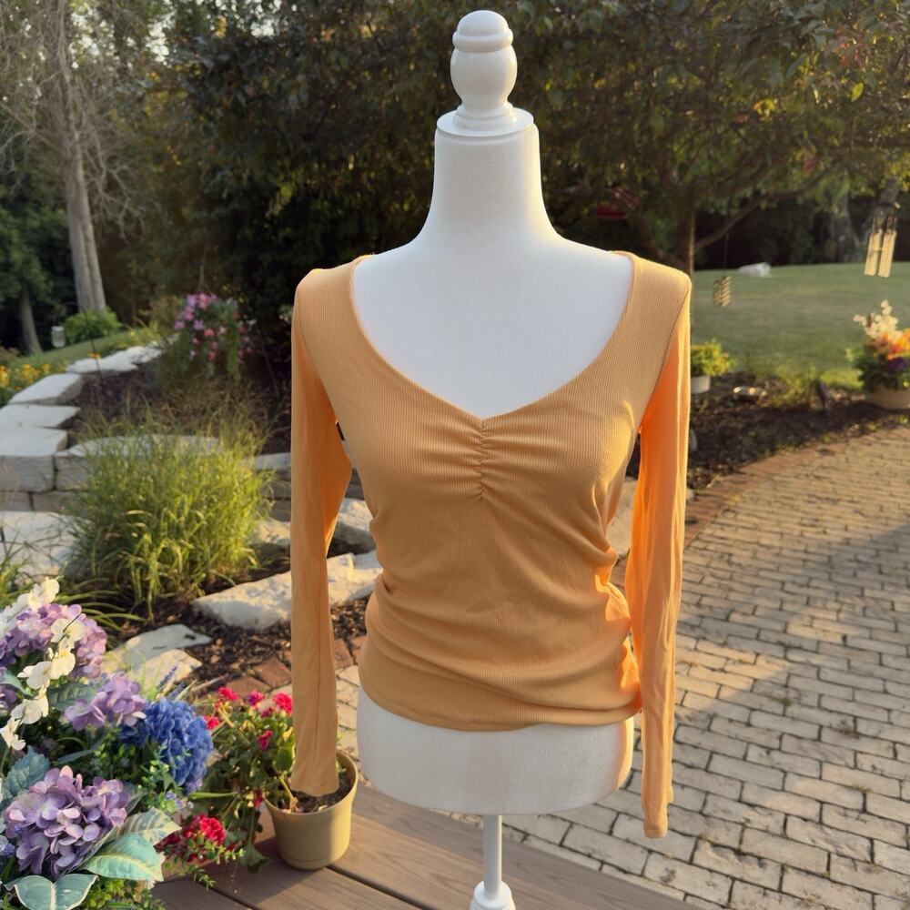 Boston Proper Ribbed Ruched V-Neck Long Sleeve Top Soft Orange Form Fitting